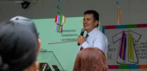 Dr. Alexander Naranjo, conferencista internacional, durante su ponencia en la inauguración de la Escuela de Padres en el Liceo Jesús de Nazareth.