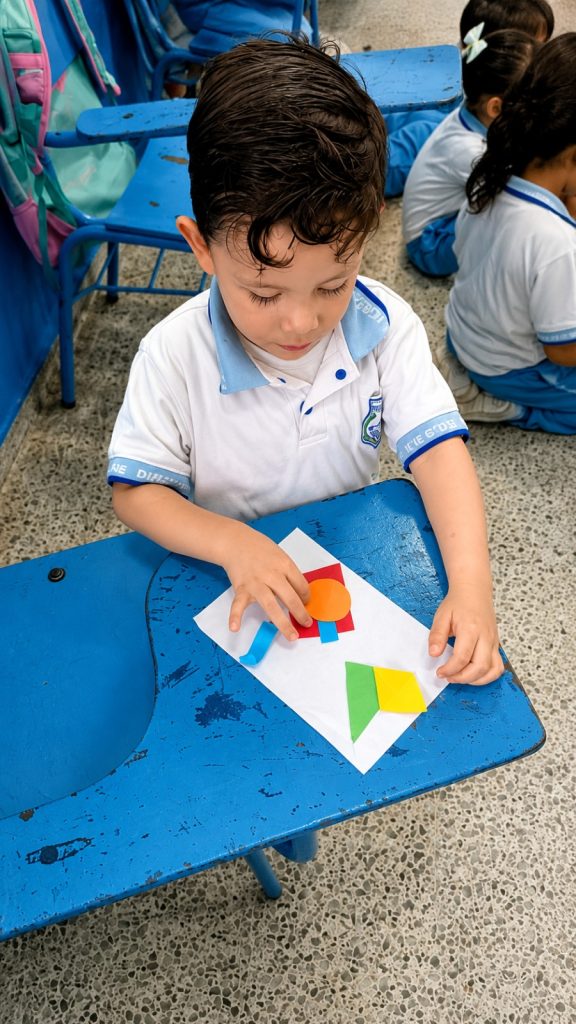 niños realizando actividades didacticas 2