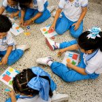 niños realizando actividades didacticas